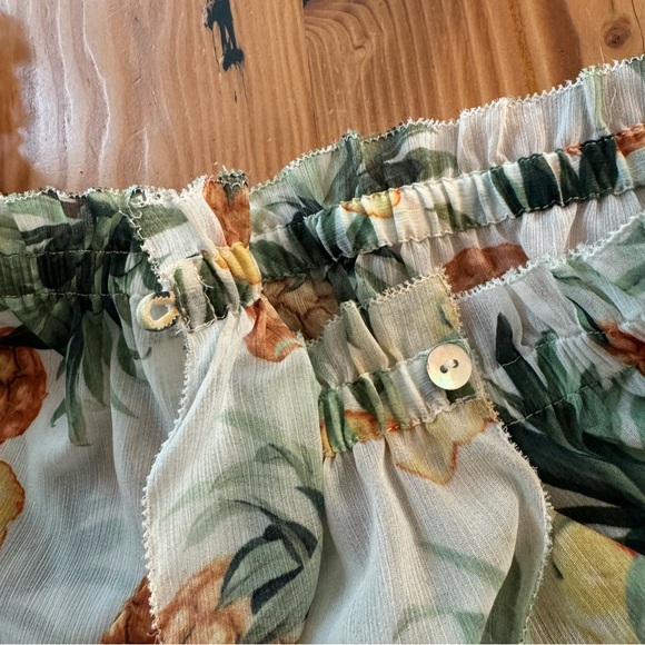 L’AGENCE Aubriella Off-Shoulder Blouse in Vintage Pineapple - Picture 6 of 11